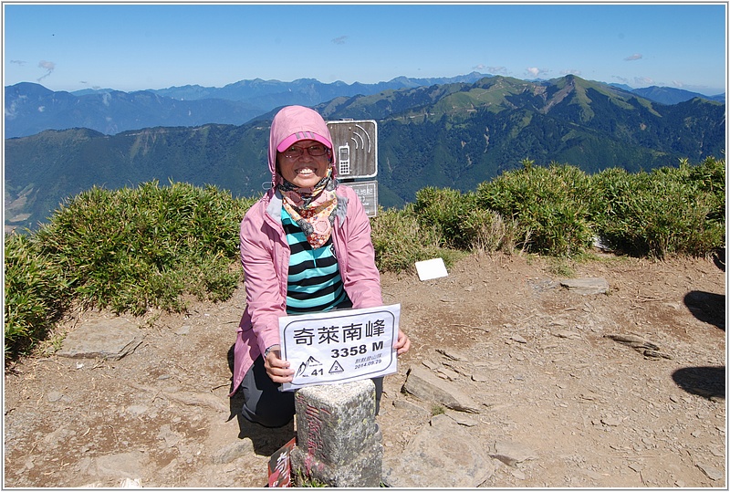 2014-09-29 10-12-07登頂奇萊南峰.JPG